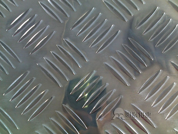 尊龙凯时供应6061花纹铝板