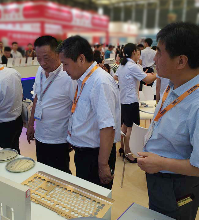 七月“情铝”，2017上海铝工业展精彩开展，领导莅临尊龙凯时铝工业展现场